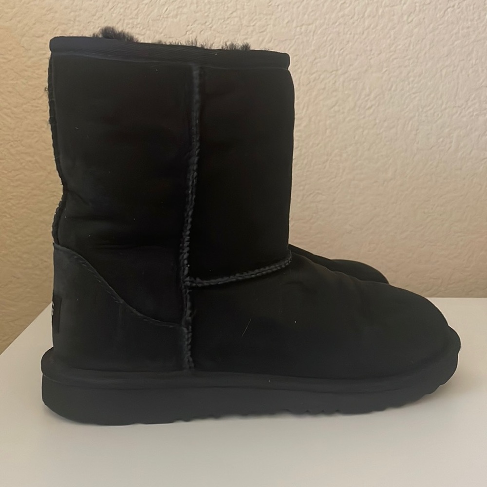Girls UGG boots in black